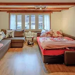 Apartament Lovely Idyllic Close To The